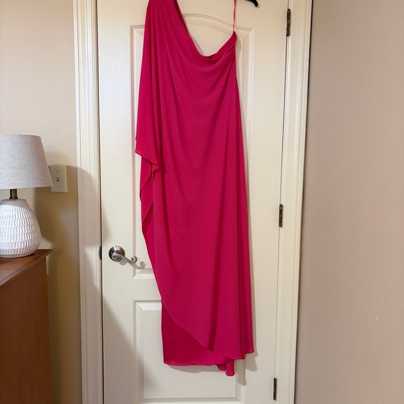 Elegant Pink One-Shoulder Dress - Picture 3 of 13